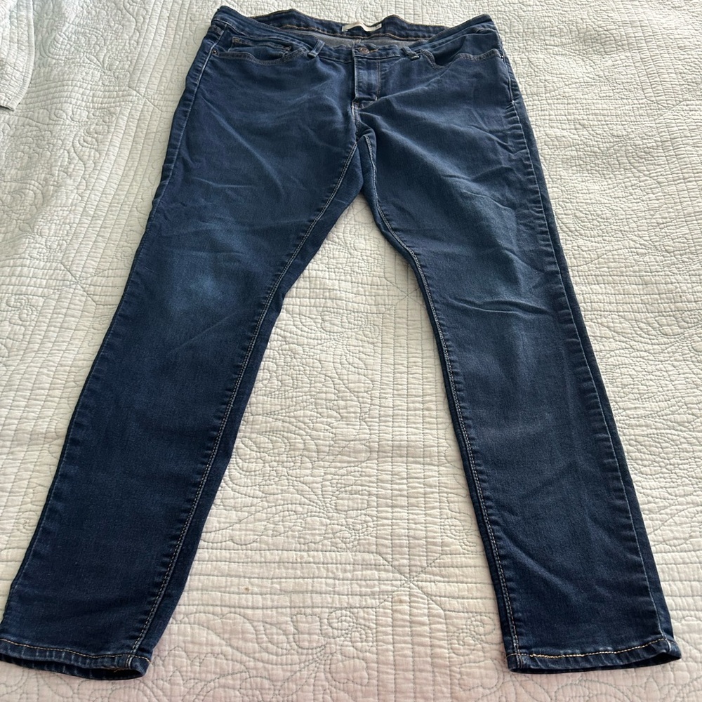 Levi’s women’s 711 skinny jeans dark wash size 33